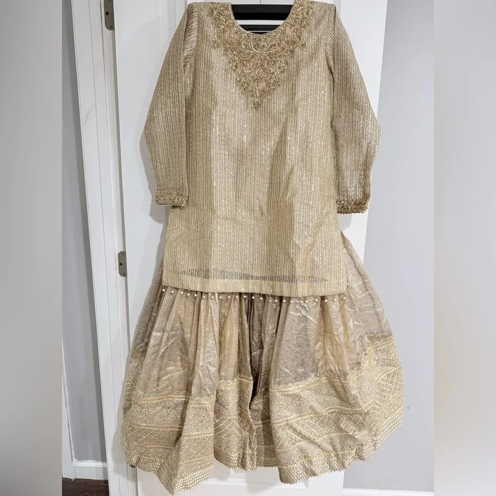 Luxurious Gold Faiza Saqlain Women's Dress with Intricate Detailing - Picture 4 of 8